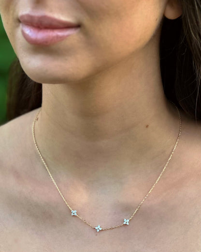 White Flowers Kette