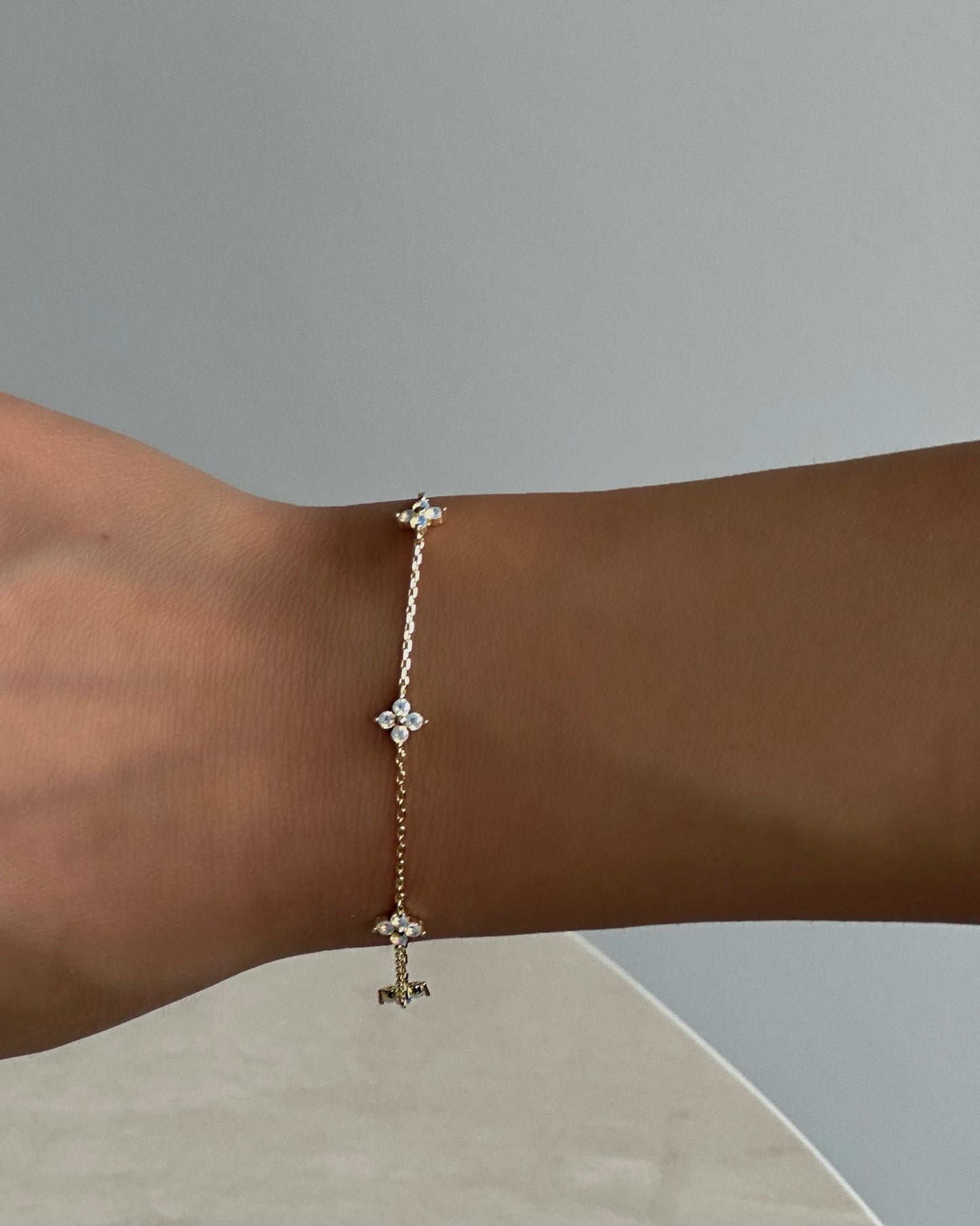 White Flowers Armband